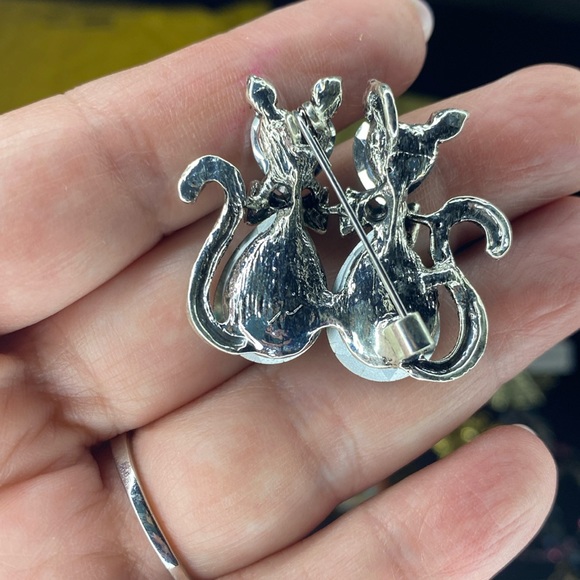 “Cat Couple” Brooch Emerald Green Color Hearts - Picture 4 of 5